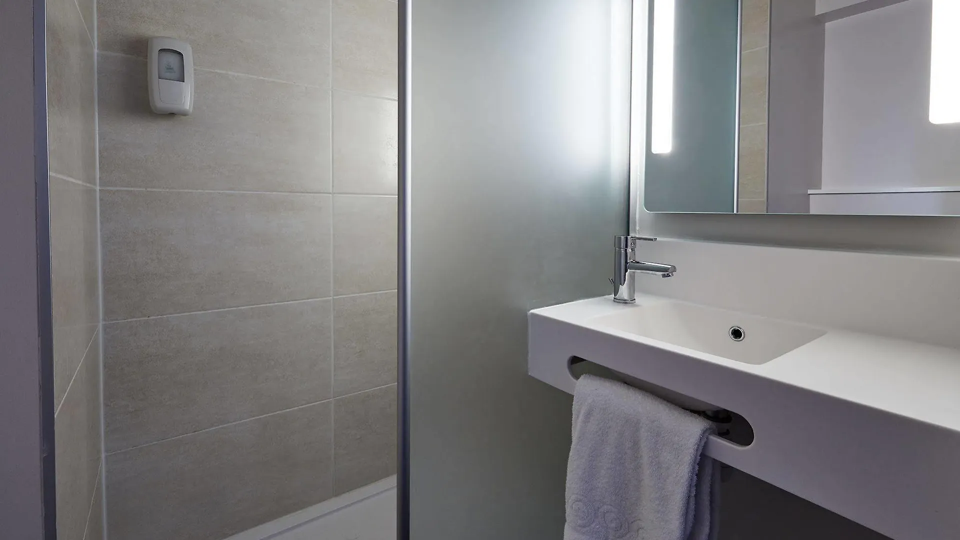 **  B&B Hotel Lyon St Priest France